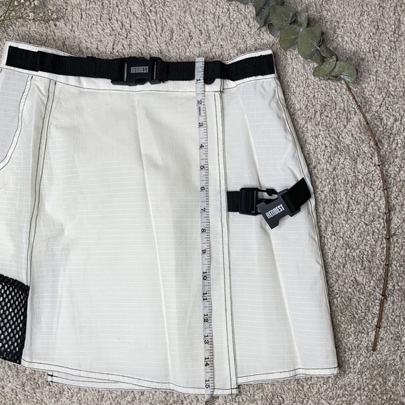 Request Mini Skirt | Size S - Picture 4 of 16